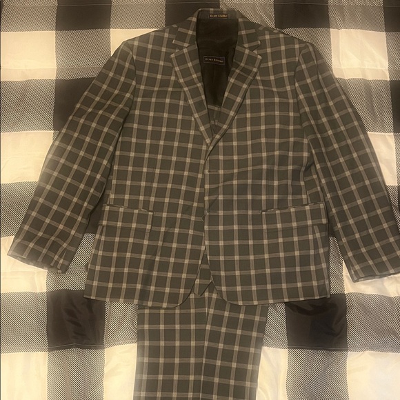 Elegant Checkered Suit in Black and White
